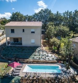 Gite avec piscine sécurisée en Ardèche