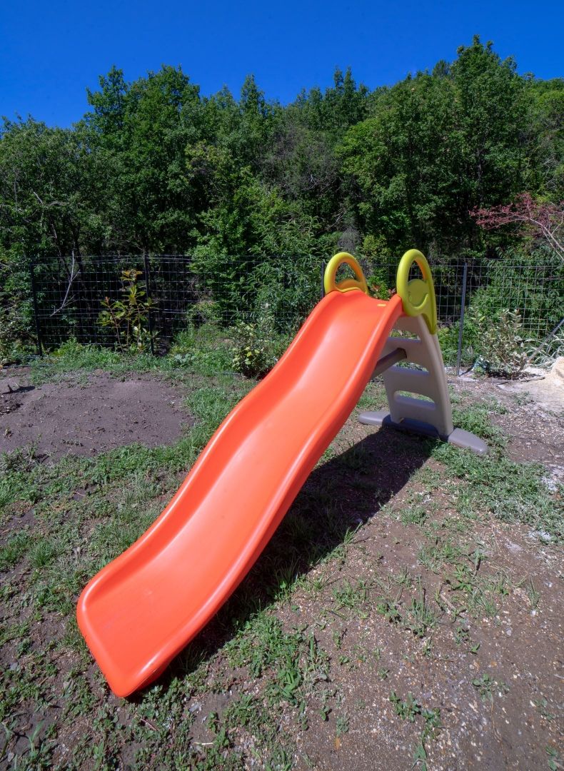 Gite avec toboggan à Vesseaux