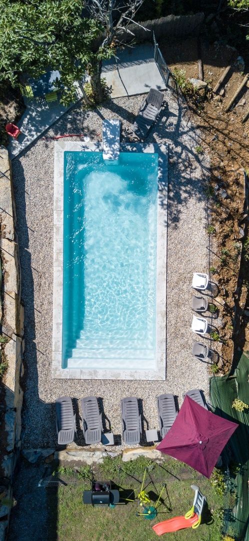 Piscine chauffée et sécurisée à VESSEAUX